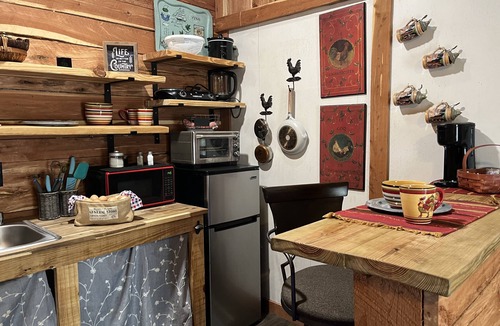 Readyville House | Rustic Tiny Guesthouse Farm Stay