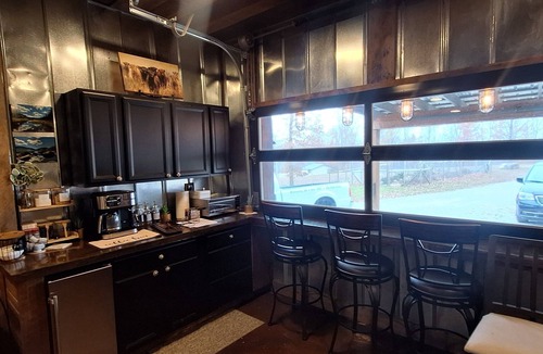 Denver House | Rustic Valley/TN River-Kentucky Lake Retreat. Sleeps 8.