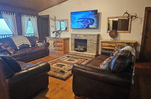 Pocahontas Cabin | Rustic Vibes