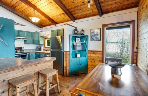 Rockaway Beach Cabin | Rustic waterfront woodland lodge with impressive lake views from patio