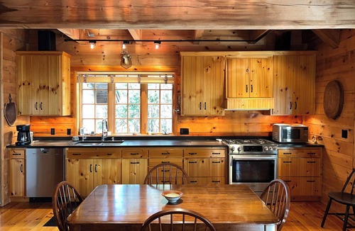Sturgeon Bay Cabin | Rustic Waterfront! 10% discount included