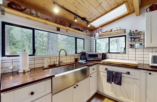 Port Angeles Cabin | Rustic Waterfront Cabin Retreat on Scenic Lake Sutherland