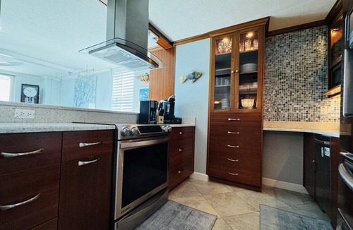 Villa Sabine Condo | Sabine 3D Waterfront Bay Views Sleeps 6