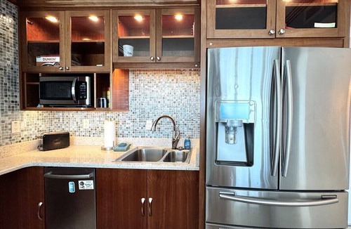 Villa Sabine Condo | Sabine 3D Waterfront Bay Views Sleeps 6