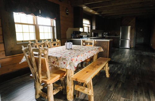 Windsor Cabin | Saddleview Cabin
