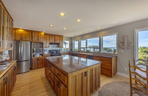 Seal Rock House | Sanctuary at Seal Rock - Pet Friendly, Oceanfront, Hot Tub, BBQ, Beach Access