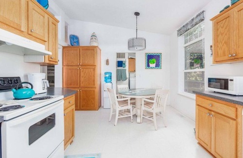 Cloverdale House | Sandlake Views-Peaceful, Pet friendly, views