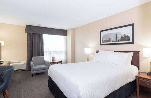 South Lethbridge Hotel | Sandman Hotel Lethbridge