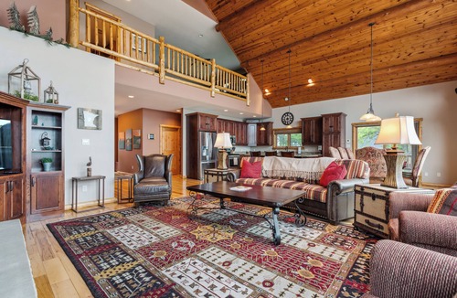 Merrifield Cabin | Sandy Beach, Pool Table, 8 Beds, Family Fun
