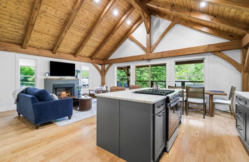 Sugarfork Cabin | Sapphire Cabin at Highland Peaks Retreat