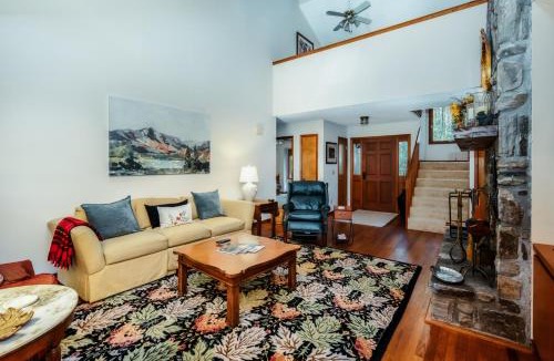 Sapphire House | Sapphire Cabin with Peaceful Retreat and Scenic Views