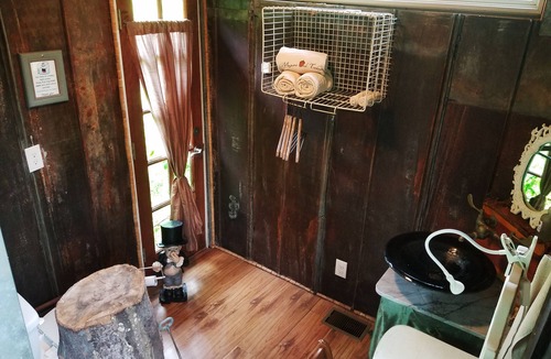 Celeste Bed & Breakfast | Savannah's Meadow