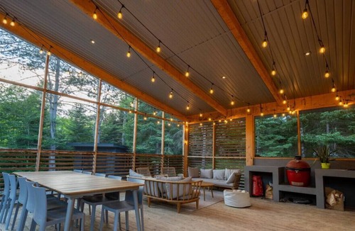 St-Adolphe-d'Howard Cabin | Scandinavian