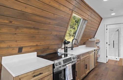 Glendale Cabin | Scenic A-Frame Retreat near Zion & Bryce | Hot Tub
