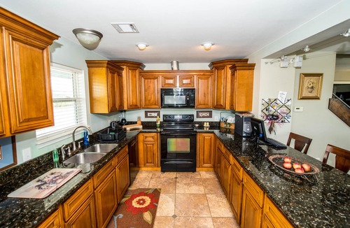 Chauvin House | Scenic Bayou Side Home in quaint local fishing community;