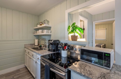 Muskegon Cabin | Scenic Drive Resort - Cabin #4