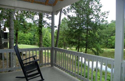 Zwolle House | Scenic Waterfront Cabin with Private Pond and Outdoor Amenities near Zwolle, Louisiana