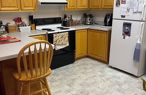 South Central House | SE Salem Oregon, Summer St Home 9 miles from downtown Salem 2 bedroom 2 bathroom