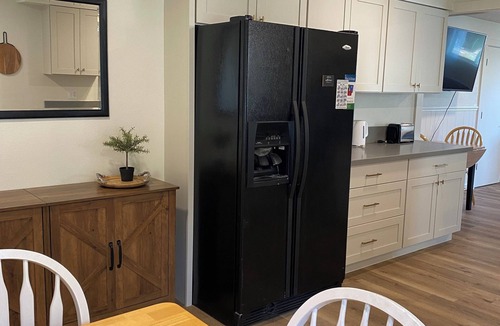South Central House | SE Salem Oregon, Summer St Home 9 miles from downtown Salem 2 bedroom 2 bathroom