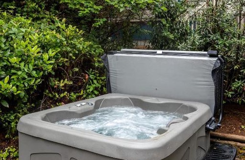 Seabrook House | Seabrook 2-Bdrm with Hot Tub, AC, Pet Friendly