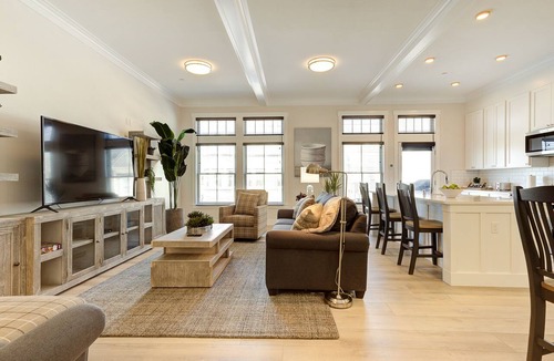 Seabrook House | Seabrook Pacific View | Ocean View, Rooftop Patio | Downtown, Sleeps 4, Kitchen