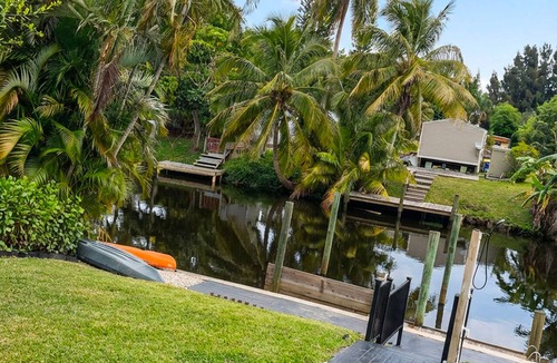 Stuart House | SEADREAM WITH LITE BREAKFAST, HOT TUBE, AND CANAL VIEW