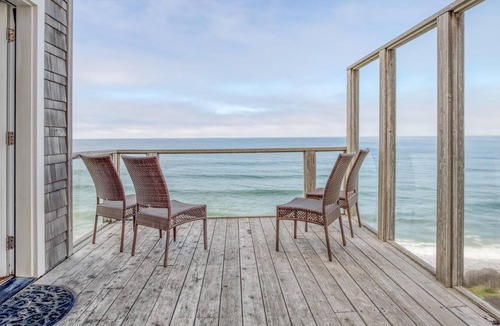 Lincoln Beach House | Seaglass Cottage