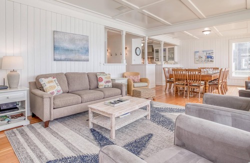 Lincoln Beach House | Seaglass Cottage