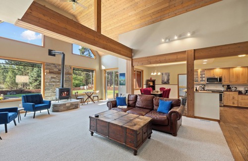 Cle Elum House | Secluded acreage with hot tub and game room