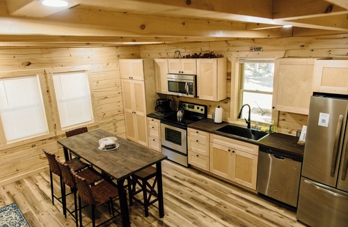 South Haven Cabin | Secluded Cabin w/Beach Access + Fire Pit