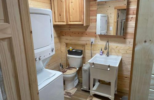 Gilbert House | Secluded Cabin with King size bed