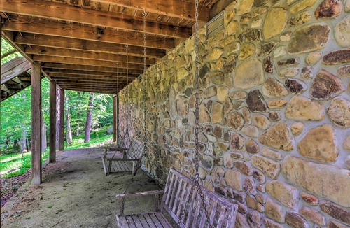 Newnata Cabin | Secluded Creekside Cabin w/ Kayaks Provided