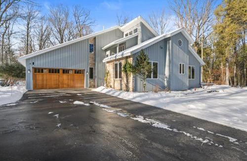 Fish Creek House | Secluded Egg Harbor Retreat Near Downtown
