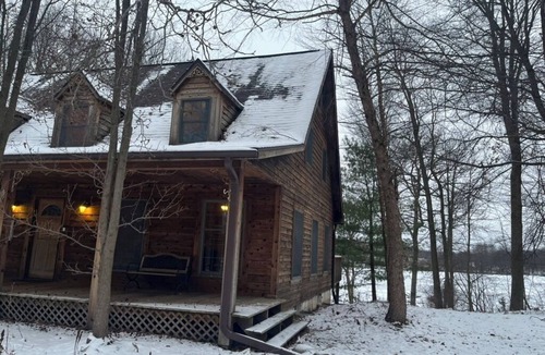 Hastings House | Secluded family-friendly lake house in the woods