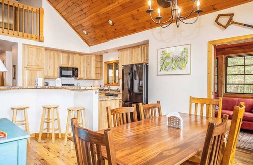Woodruff House | Secluded lakefront cabin with deck, dock, kayak, canoe, & WiFi