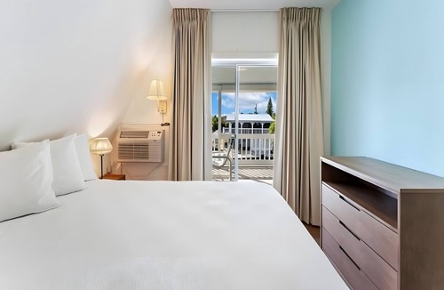 Little Torch Key Hotel | Secluded Little Torch Key Retreat w/Kitchen, Breakfast, Private Beach & Pool