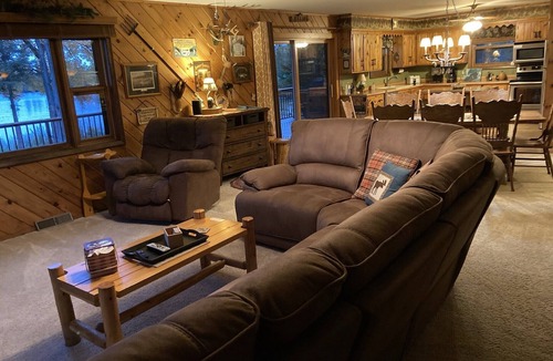 Watersmeet Cabin | Secluded Lodge on Lac Vieux Desert 370 Feet of Lakefront-Private Beach