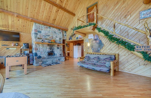 Finlayson Cabin | Secluded Log Cabin < 1 Mi to Munger State Trail!