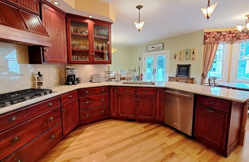 Three Oaks House | Secluded retreat Heated pool 13 acres pool table playground
