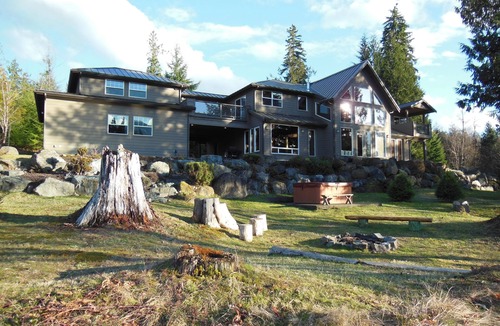 Packwood House | Secluded RIVERFRONT 7-Acre Getaway w/Mt. Rainier Views, Hot Tub & River Access