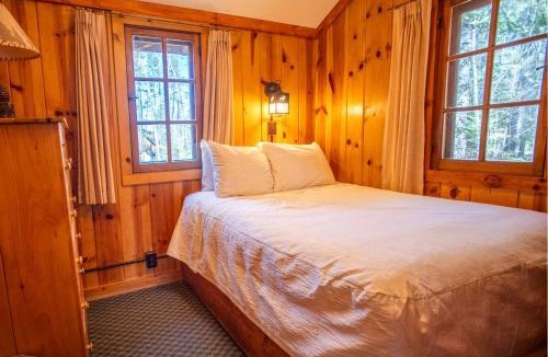 Babbitt House | Secluded Rustic-Modern Cabin with Rock Fireplace & Pine-Surrounded Deck Near Babbitt, Minnesota