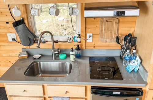 Silver Bay House | Secluded tiny house overlooking Lake Superior