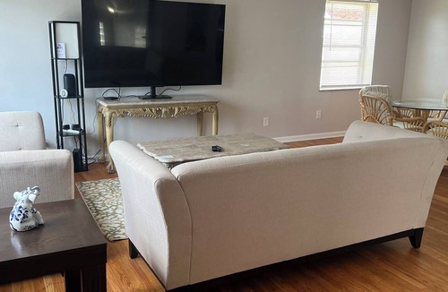 University City House | Second floor 2 bedroom unit in lovely University City duplex