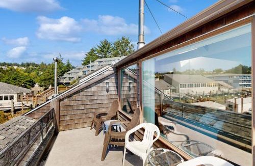 Historic Bayfront House | Second Floor Condo with Marina View High-Speed WiFi Water View and Balcony