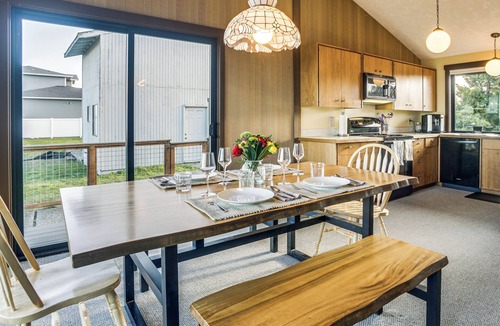 Sequim House | Sequim Shoreline Retreat w/2 Decks: Dogs Welcome!