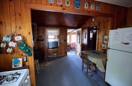 Hayward Cabin | Serene 2-bedroom cabin with AC in charming Hayward.