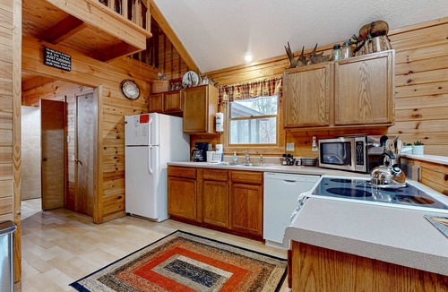 Townsend Cabin | Serene Cabin Escape, Near Downtown・Firepit・Hot Tub