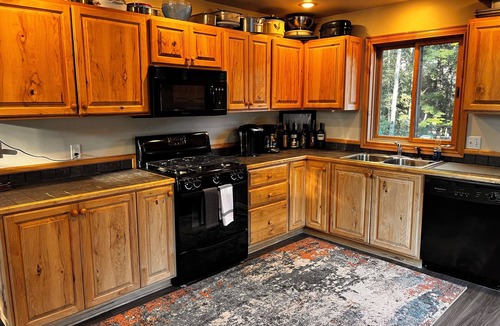 Harrison Cabin | Serene Cabin Getaway on 80 Acres – Gather, Relax & Adventure Together