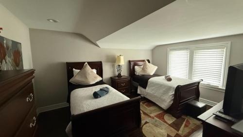 Des Plaines House | Serene & Charming 5BR Des Plaines Getaway