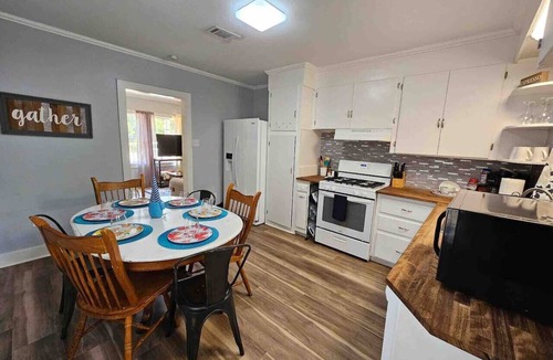 Gulfport House | Serene Refurbished Gem ~ Close to Coast & Downtown